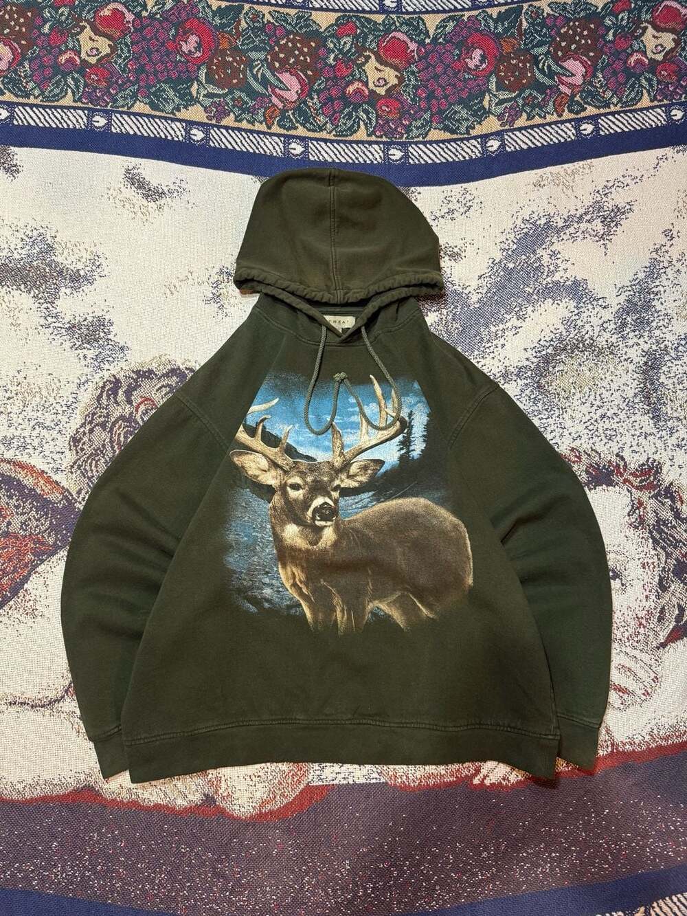 00s Retreat Forest Green Deer Graphic Pullover Hoodie